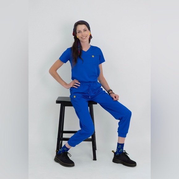 EXTRA SMALL Size Drifit Top and Jogger Scrub Set - Picture 2 of 13